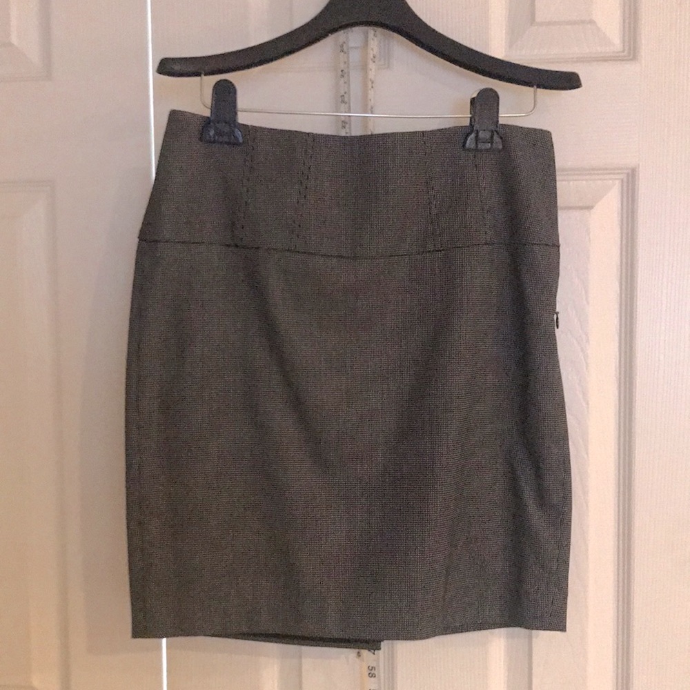 🌻 Limited skirt size 4 (matching coat sold separately)